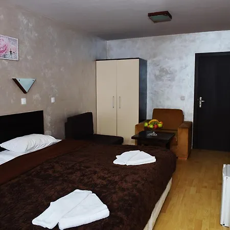 Forest Nook Апартхотел 3*