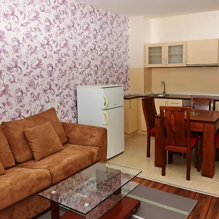 Forest Nook Апартхотел 3*