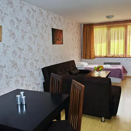 Forest Nook Апартхотел 3*