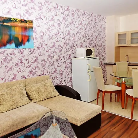 Forest Nook Апартхотел