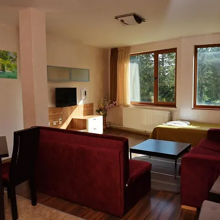 Апартхотел Forest Nook 3*